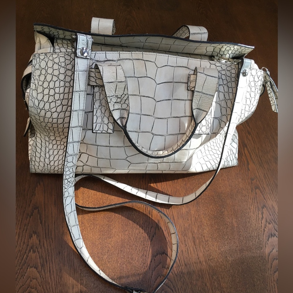 Gorgeous “Claudia Firenze” Large Crocodile Embossed Leather bag. Made in Italy.